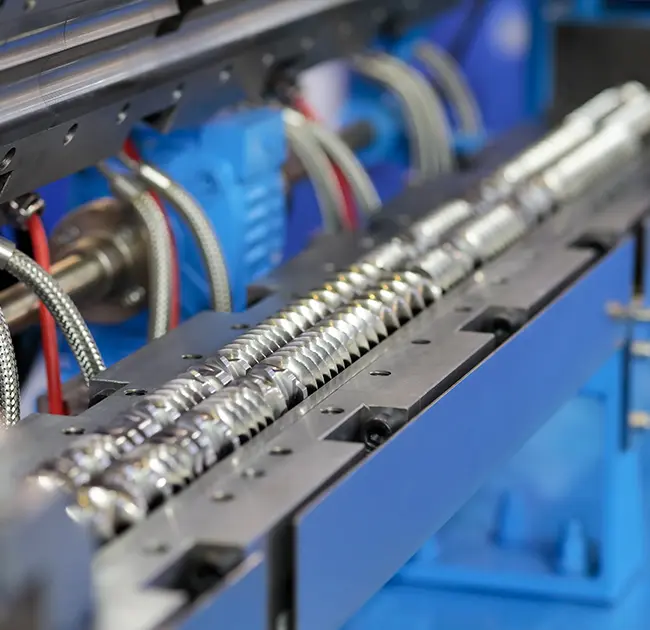 Usoro na-arụ ọrụ na kpachara anya ọrụ nke ejima-screw foam granulator