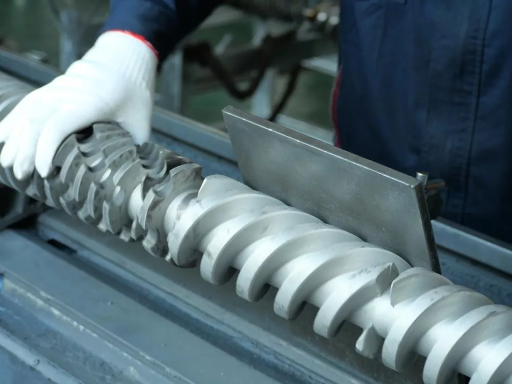 Otu esi ehicha otu ihe nkedo extruder na-emebighị ihe nkedo ma ọ bụ gbọmgbọm